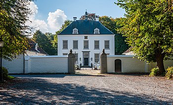 buitenaanzicht witte kasteel